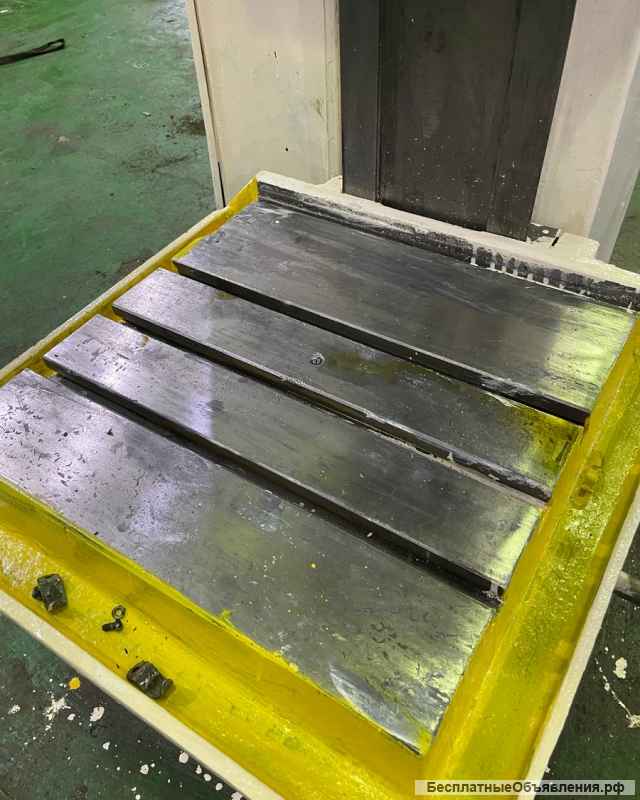 Вертикальный сверлильный станок 2С132-2