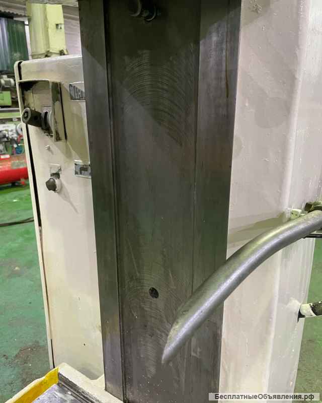 Вертикальный сверлильный станок 2С132-2