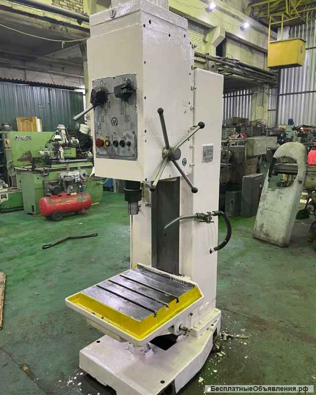 Вертикальный сверлильный станок 2С132-2