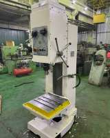 Вертикальный сверлильный станок 2С132-2