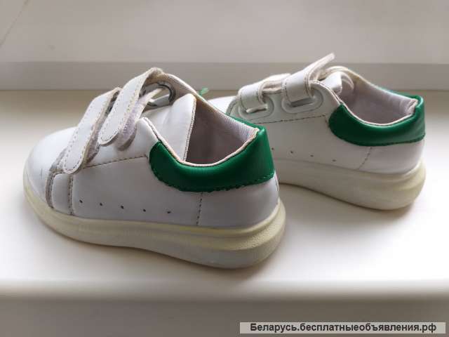 Кроссовки белые, р.25, б.у в хорошем состоянии