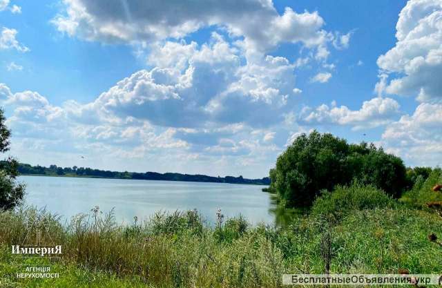 Кирпичный дом в Центре села Великополовецкое. Участок 65 соток.