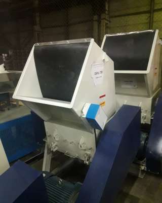 Дробилка измельчитель мягкого пластика и ПЭТ бутылки высокой производительности