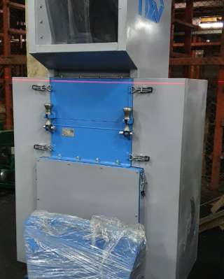 Измельчитель твердого пластика и жестких пластмасс