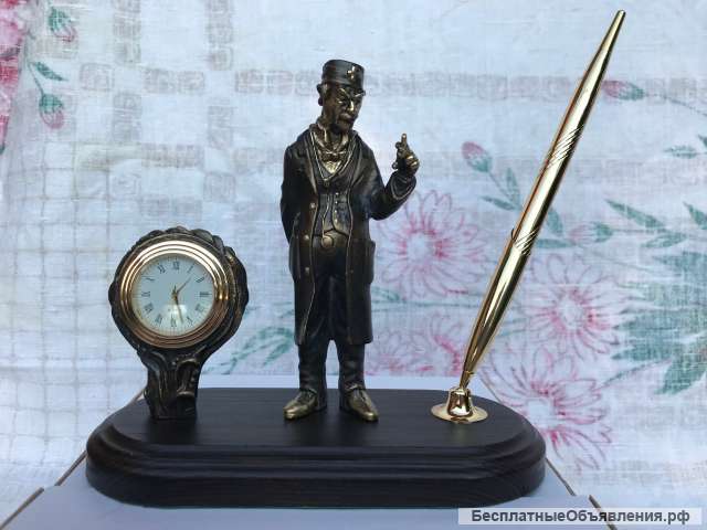Письменный прибор с часами Доктор" на подставке