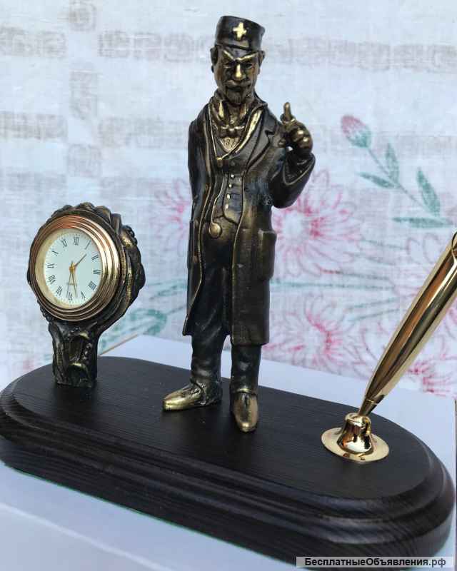 Письменный прибор с часами Доктор" на подставке