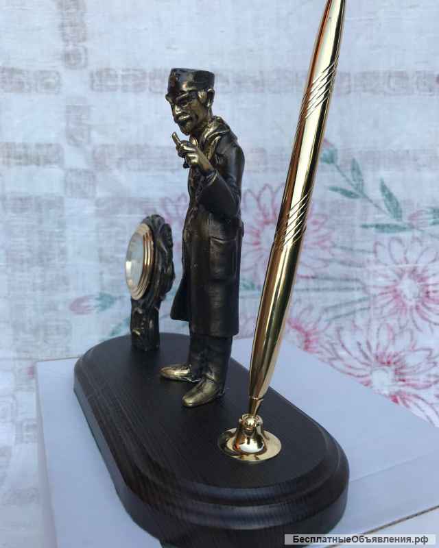 Письменный прибор с часами Доктор" на подставке