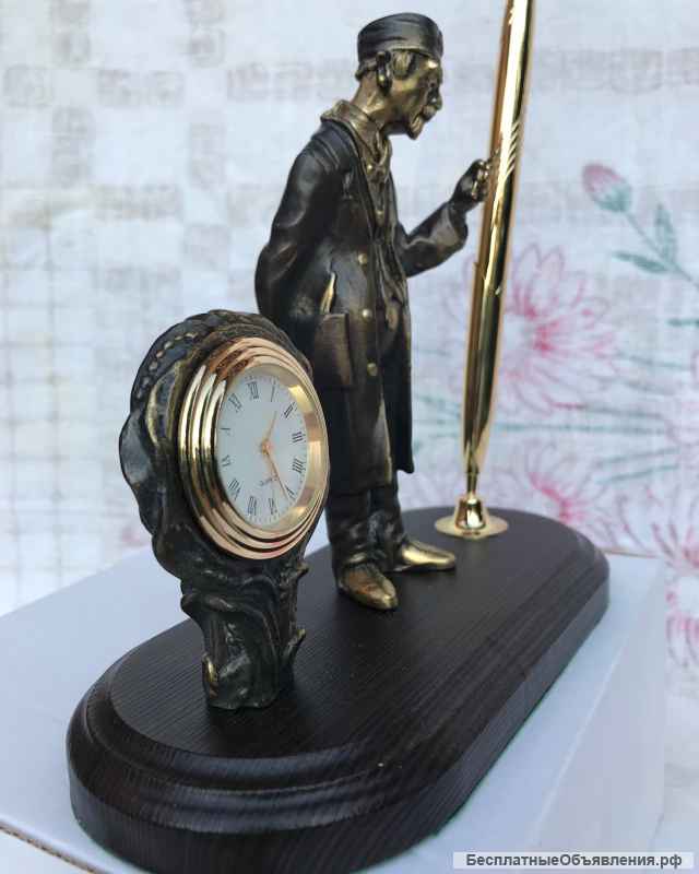 Письменный прибор с часами Доктор" на подставке