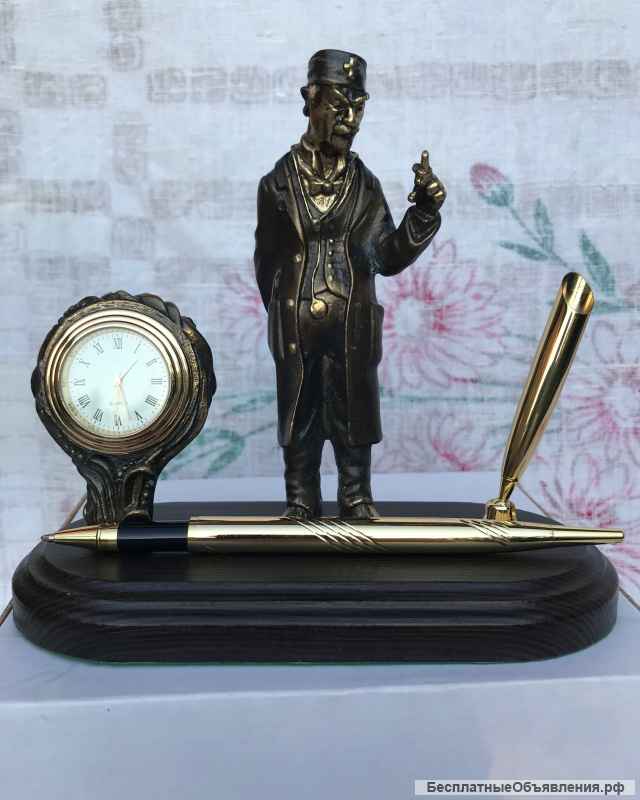 Письменный прибор с часами Доктор" на подставке