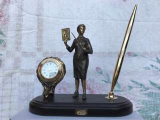 Сувенирное изделие "Письменный прибор с часами Учительница" на подставке