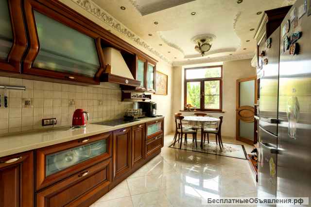 Дом 377 кв.м., 3 этажа, д.Грязь