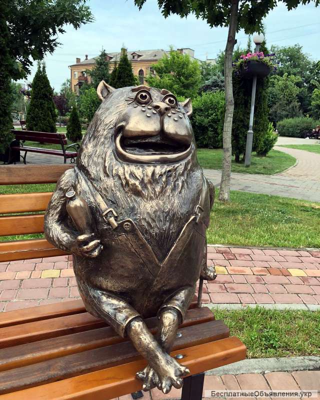 Бронзовая скульптура кот из мультфильма о попугае Кеше