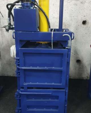 Пресс для ТЦ и складов на 15 тонн серия ПРОФИ