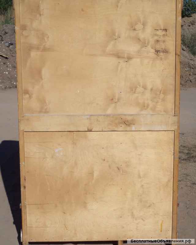 Старый шкаф для одежды