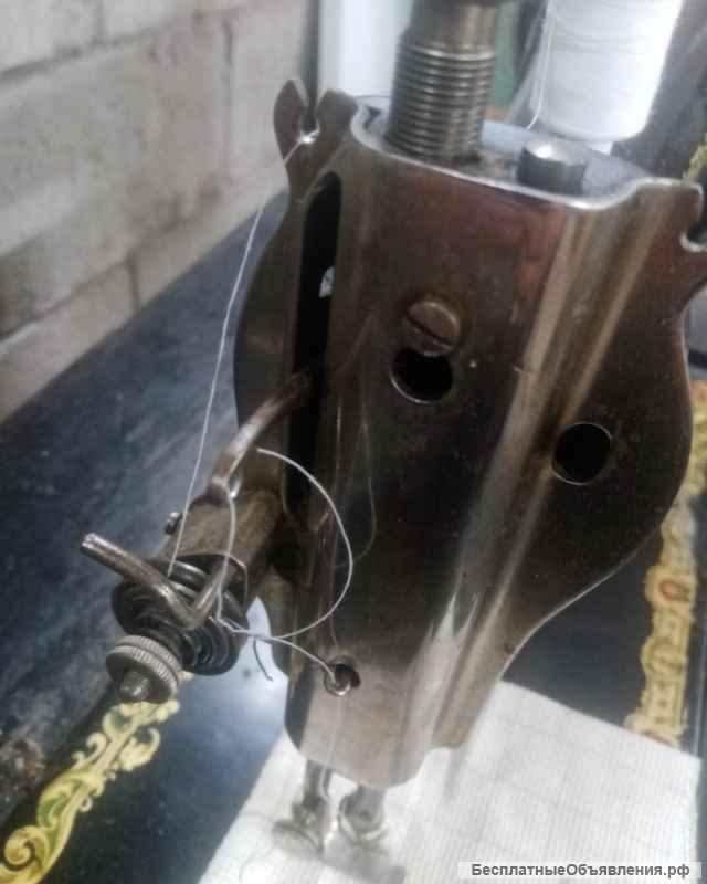 Швейная машина бу СССР Отличное состояние. Есть другая похожая швейная машина на станине. Есть нас