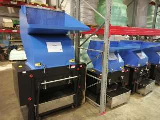 Измельчитель для твердых видов отходов полимеров