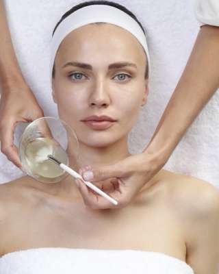 Модель к косметологу