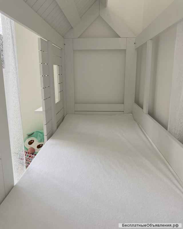 Детская кроватка Домик