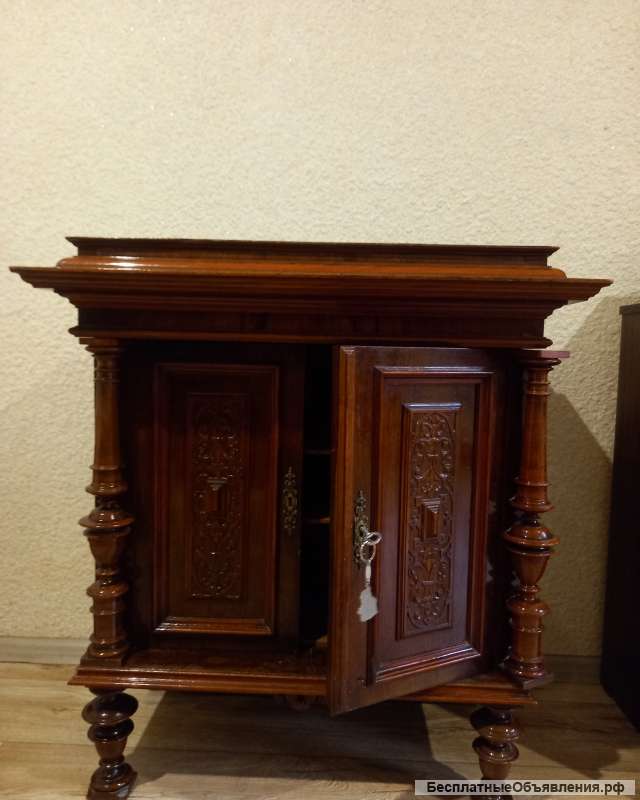 Тумба антикварная резная