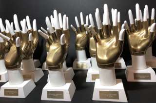 Статуэтка Золотая перчатка производство наградной атрибутики