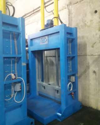 Гидравлическая гильотина для пластиковых труб и литников с ножом 1400мм