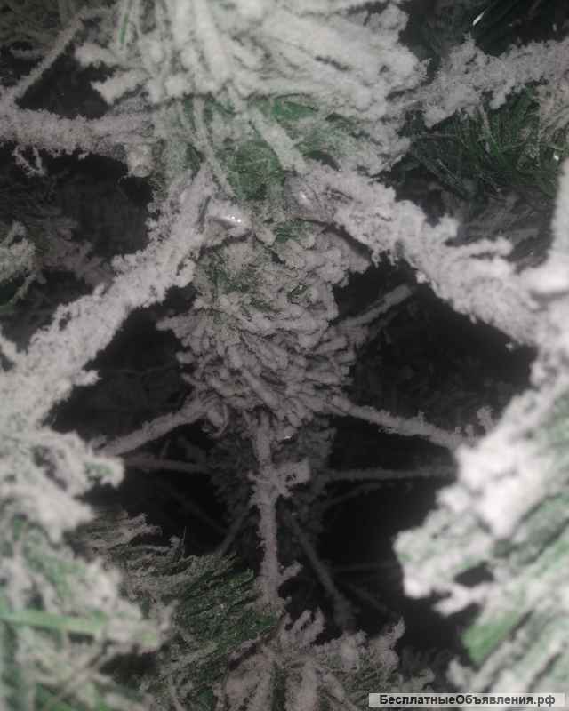 Елка искусственная заснеженная с гирляндой