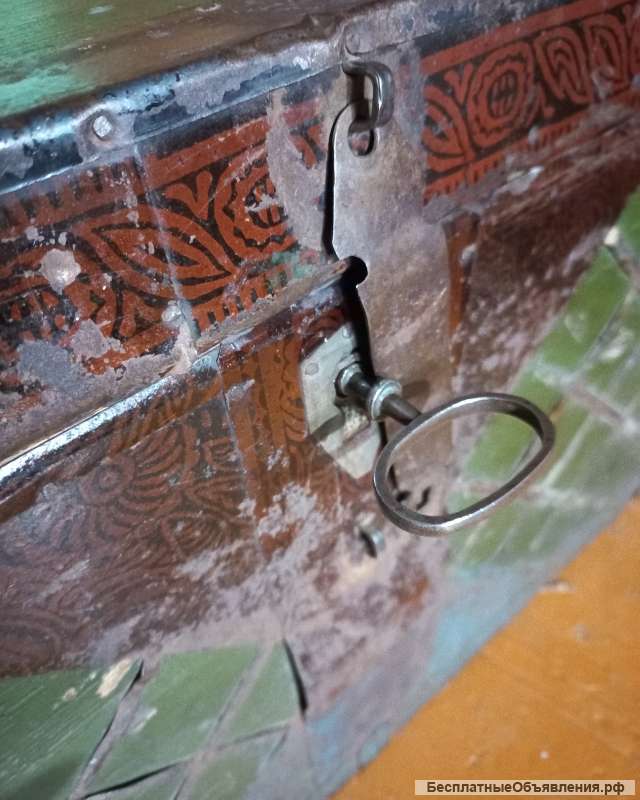 Старинный сундук с внутренним замком и ключом. Доставка