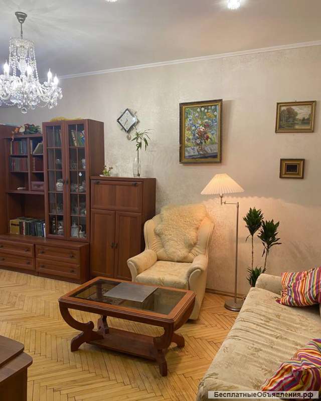 2 кв. 8/11 кипр.д. метро Университет