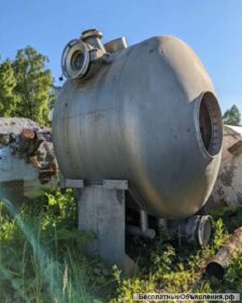 Емкость нержавеющая, объем 5,5 куб.м., горизонтальная.