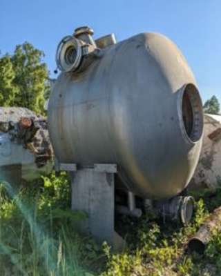 Емкость нержавеющая, объем 5,5 куб.м., горизонтальная.