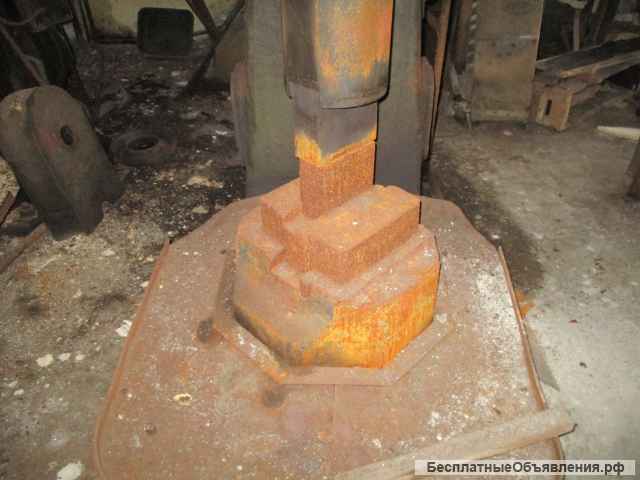 Молот ковочный пневматический МБ412