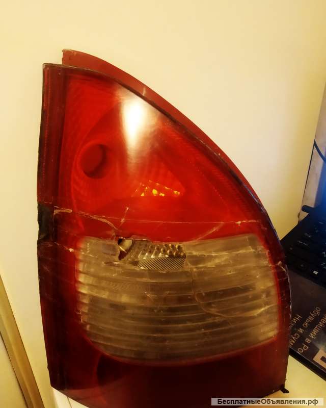 Задний фонарь (битый) калина универсал 2008