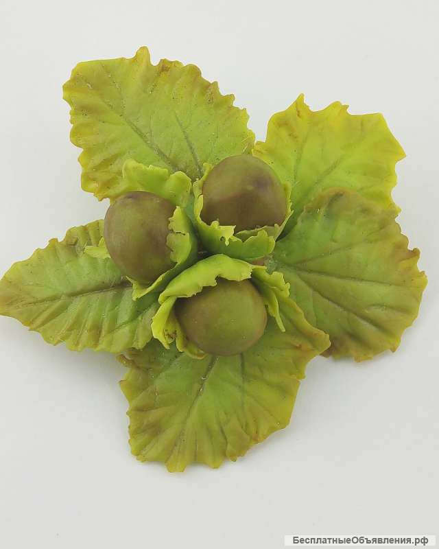 Брошь "Три орешка для Золушки"