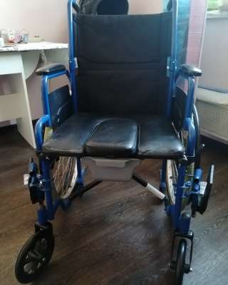 Инвалидное кресло-коляска с санитарным оснащением