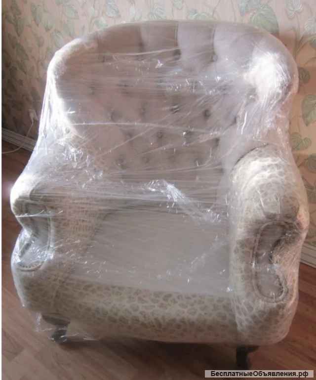 Два кресла, кушетка, подушки