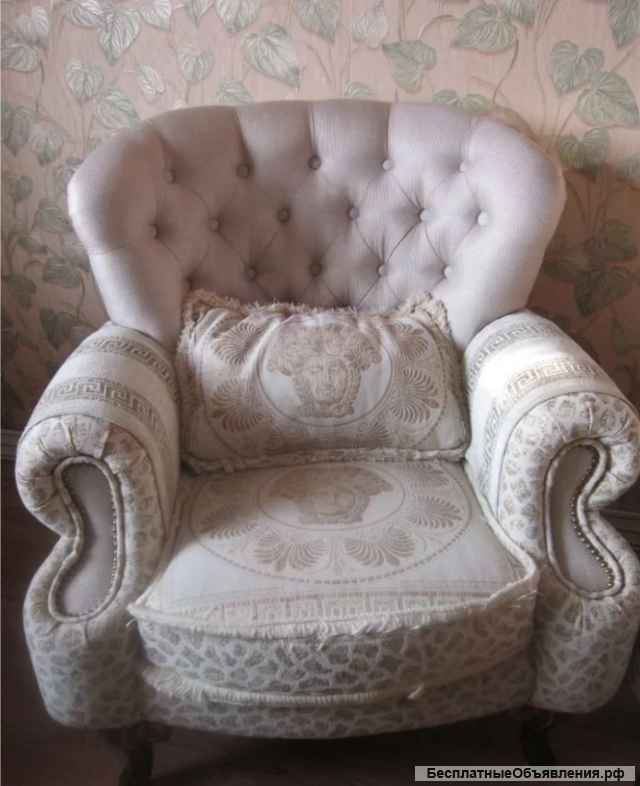 Два кресла, кушетка, подушки