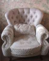 Два кресла, кушетка, подушки