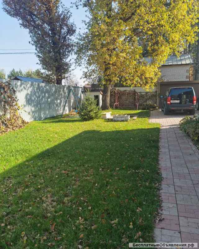 Жилой дом с участком