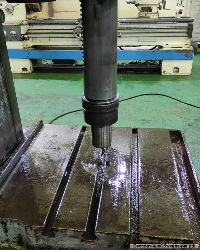 Вертикальный сверлильный станок 2с132-3