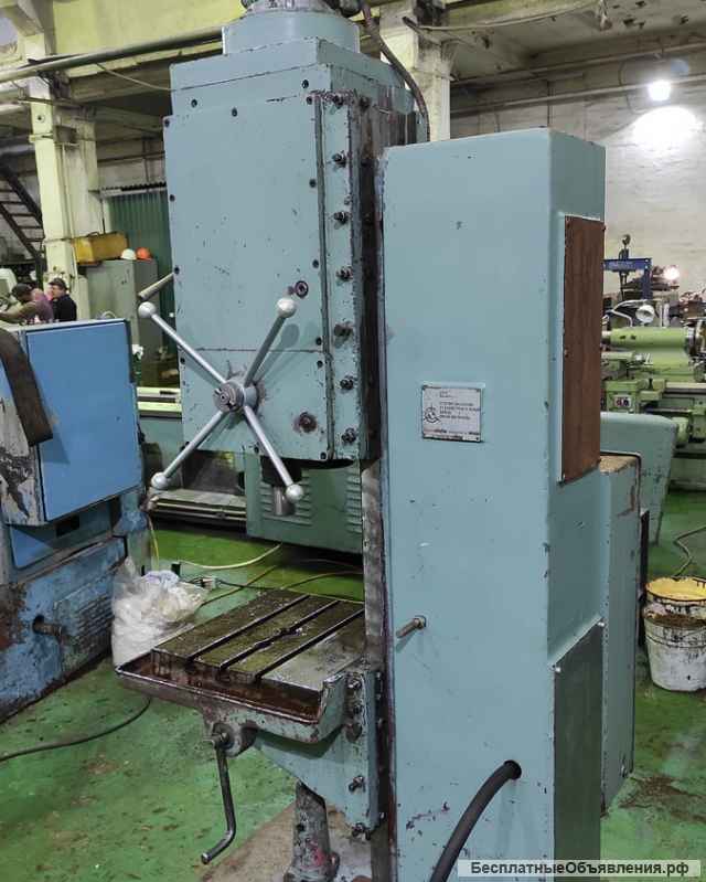 Вертикальный сверлильный станок 2с132-3