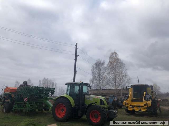 Колёсный трактор марки Claas, модель ARION