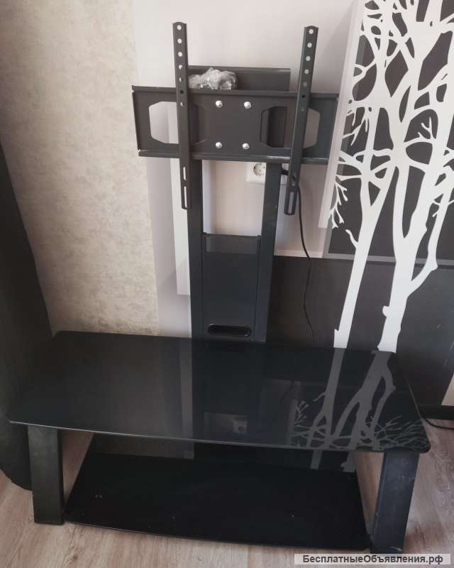 Тумба под телевизор с кронштейном