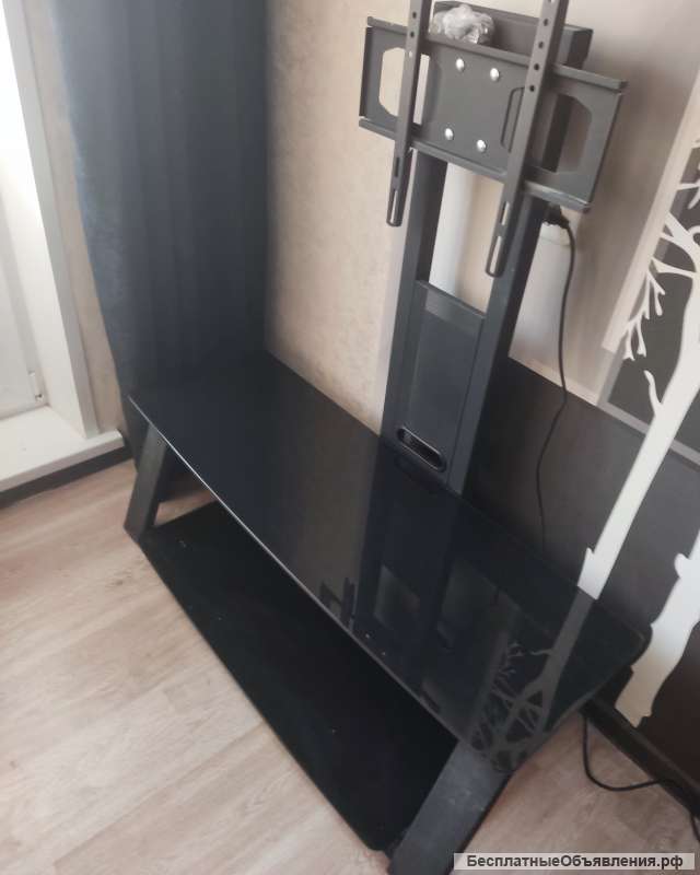 Тумба под телевизор с кронштейном