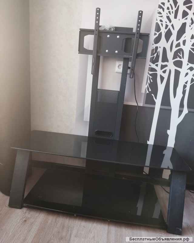 Тумба под телевизор с кронштейном