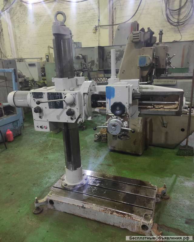 Радиально-сверлильный станок 2к52