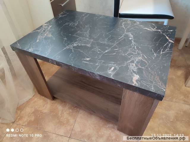 Журнальный столик на колесах