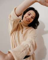 Стильный женский свитер с горлом