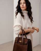 Стильный женский свитер с горлом