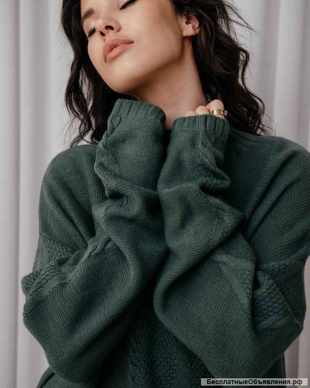 Стильный женский свитер с горлом