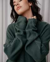 Стильный женский свитер с горлом